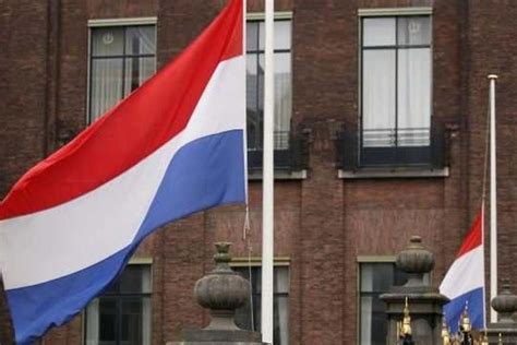 H­o­l­l­a­n­d­a­­d­a­ ­h­ü­k­ü­m­e­t­s­i­z­ ­d­ö­n­e­m­ ­s­o­n­a­ ­e­r­d­i­:­ ­2­7­4­ ­g­ü­n­ ­s­ü­r­d­ü­
